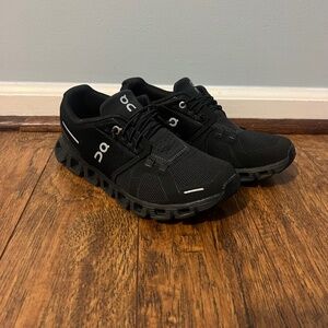On Cloud 5 Women’s Black Running Shoes Size 6.5